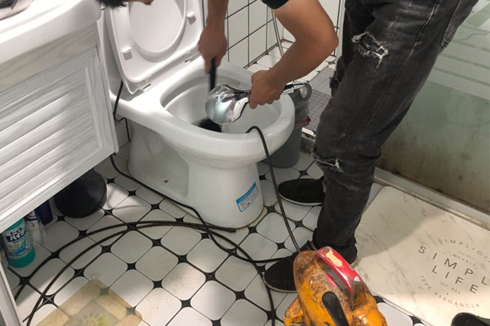 昂昂溪马桶堵塞自己疏通还是找师傅?专业上门服务让你省时更省心